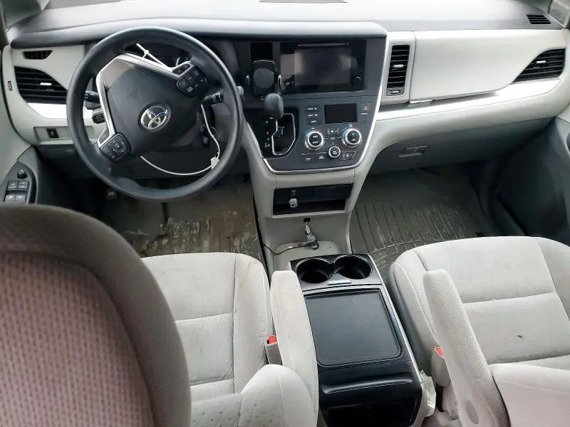 2015 TOYOTA SIENNA LE  