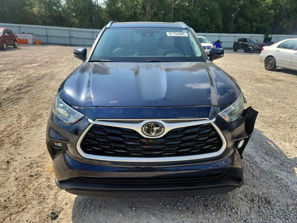 2020 TOYOTA HIGHLANDER XLE  