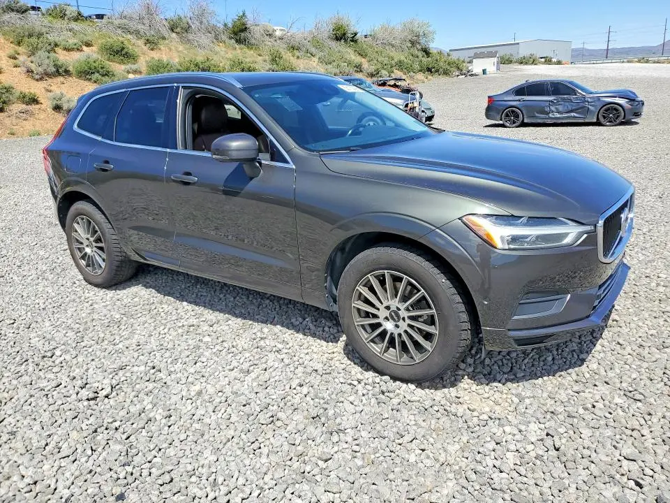 2018 VOLVO XC60 T5 MOMENTUM  