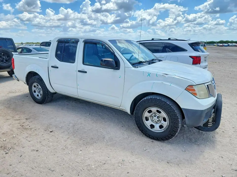 2014 NISSAN FRONTIER S  