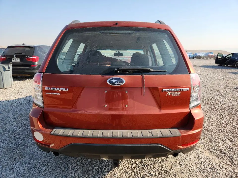 2010 SUBARU FORESTER XS  