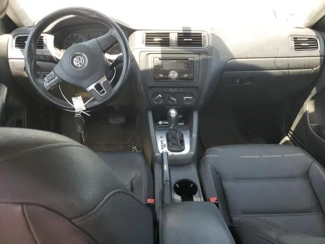 2011 VOLKSWAGEN JETTA SE  