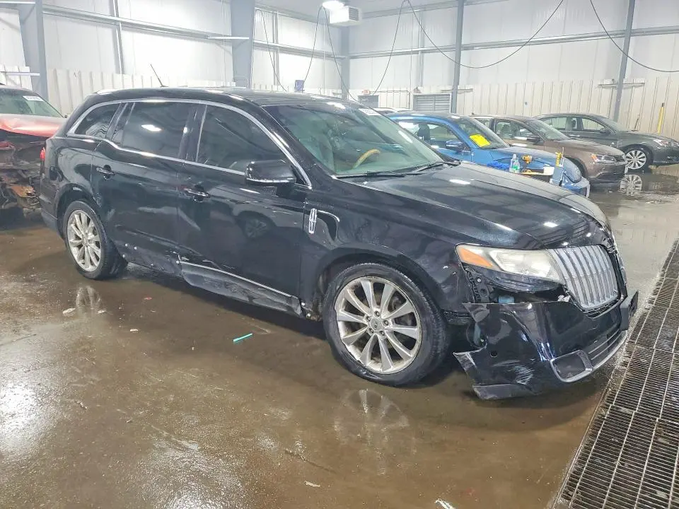 2011 LINCOLN MKT   