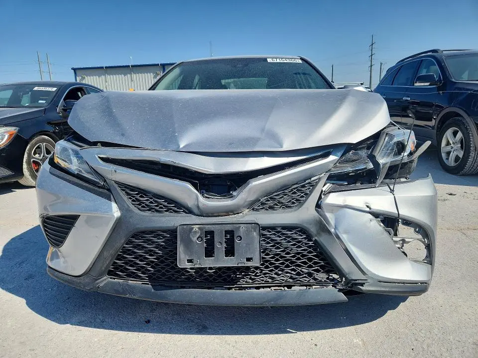 2018 TOYOTA CAMRY SE  