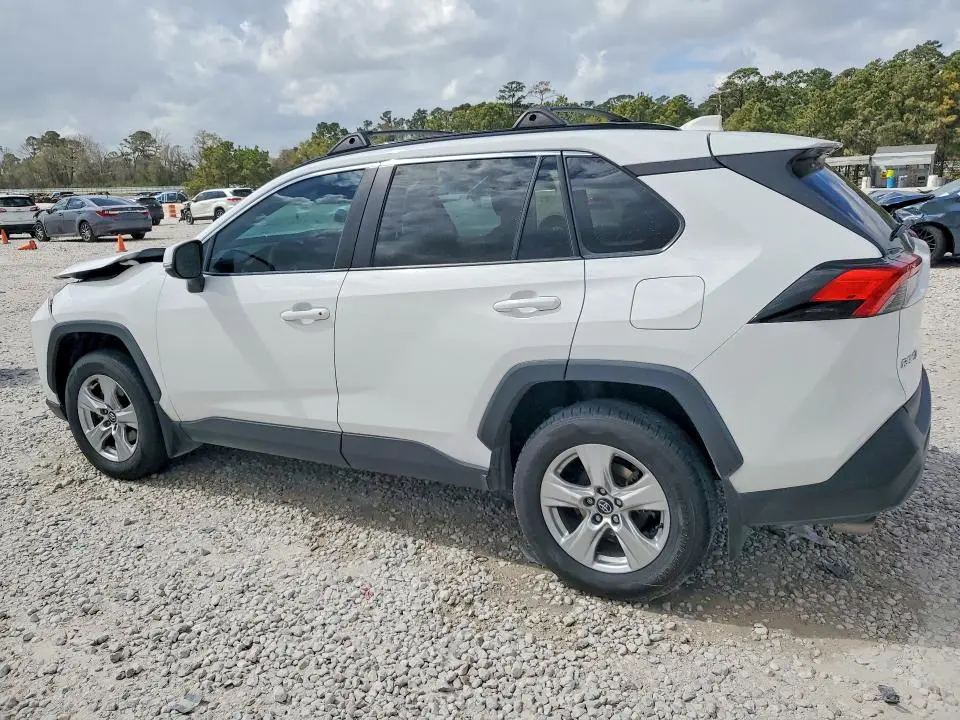 2020 TOYOTA RAV4 XLE  