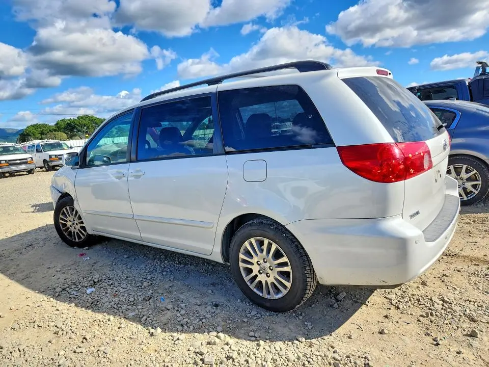 2010 TOYOTA SIENNA XLE  