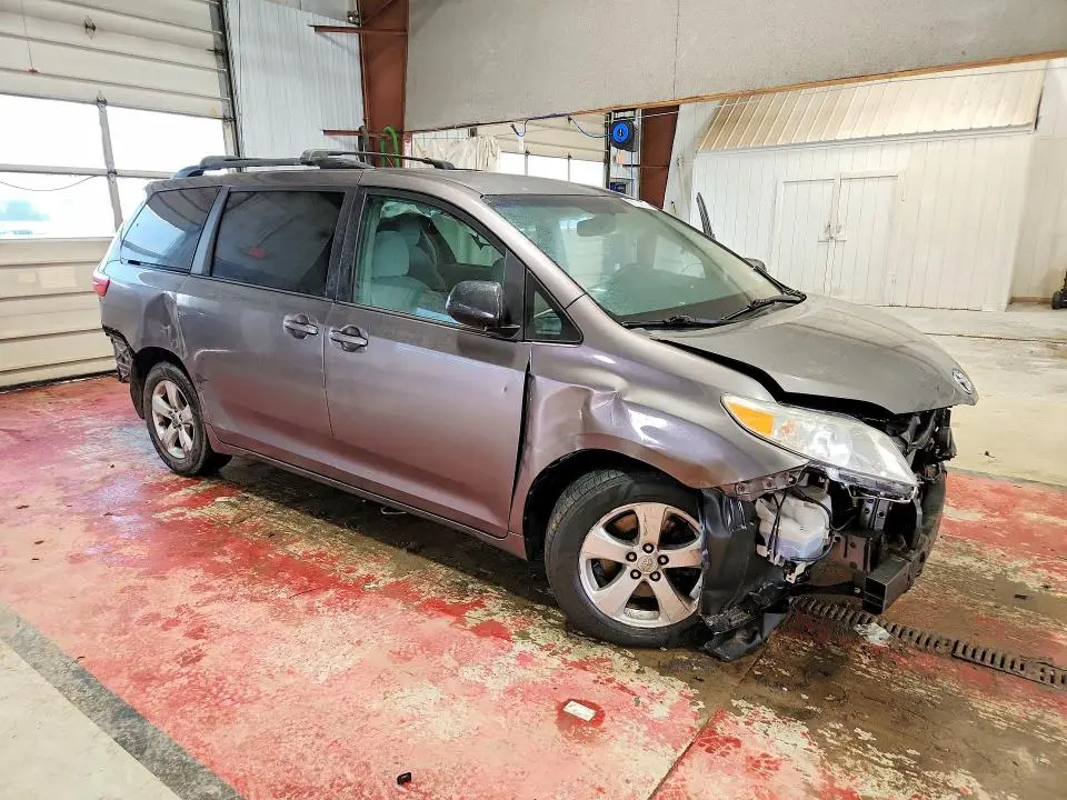 2015 TOYOTA SIENNA LE 8-PASSENGER  