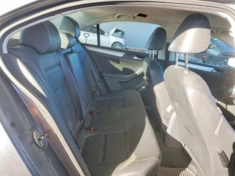 2013 VOLKSWAGEN JETTA SE  