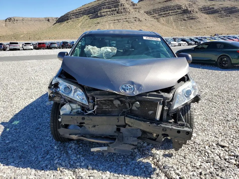 2015 TOYOTA SIENNA XLE 8-PASSENGER  