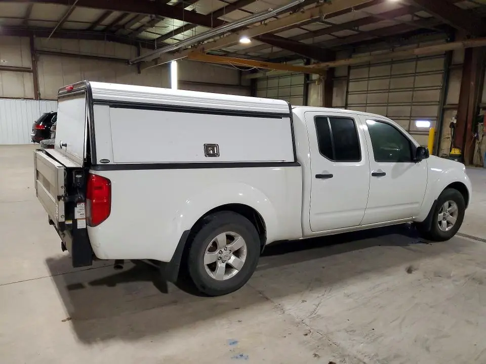 2013 NISSAN FRONTIER SV  