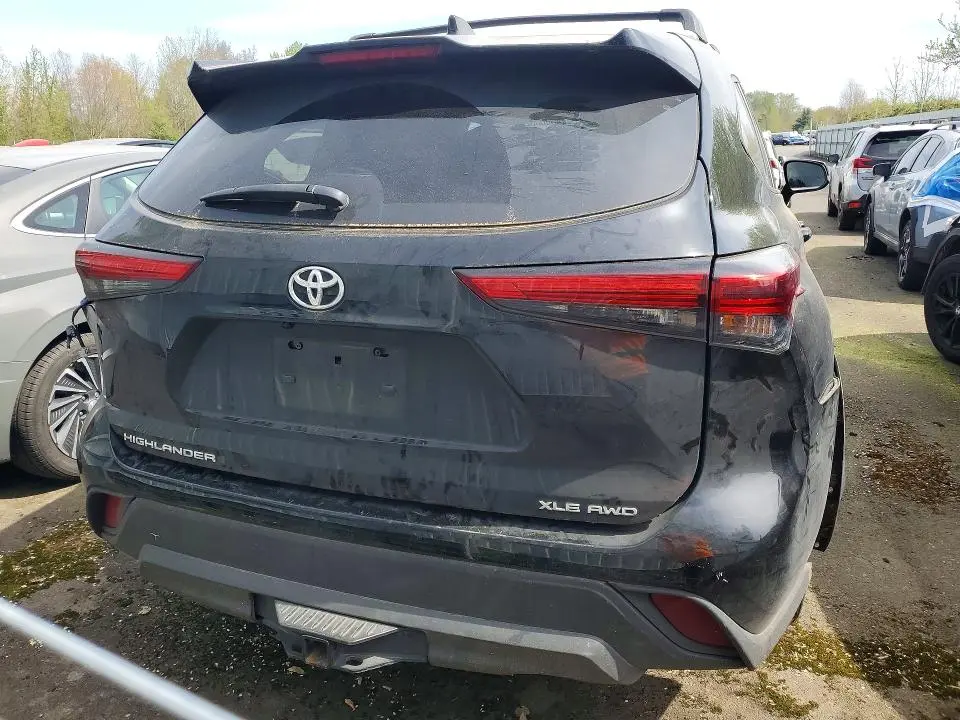 2022 TOYOTA HIGHLANDER XLE  