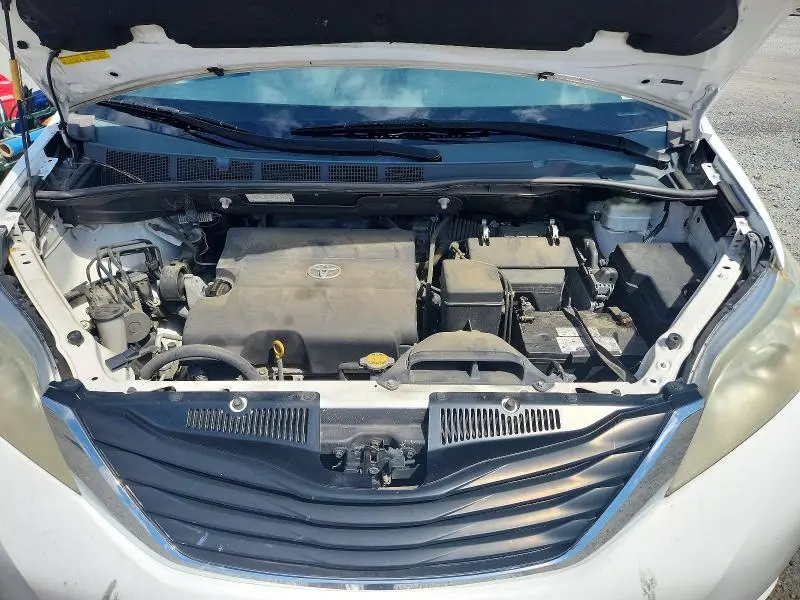 2012 TOYOTA SIENNA LE  