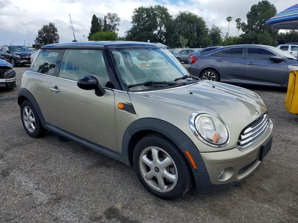2010 MINI COOPER   