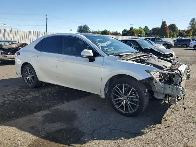 2021 TOYOTA CAMRY XLE  