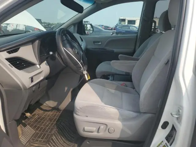 2016 TOYOTA SIENNA LE  
