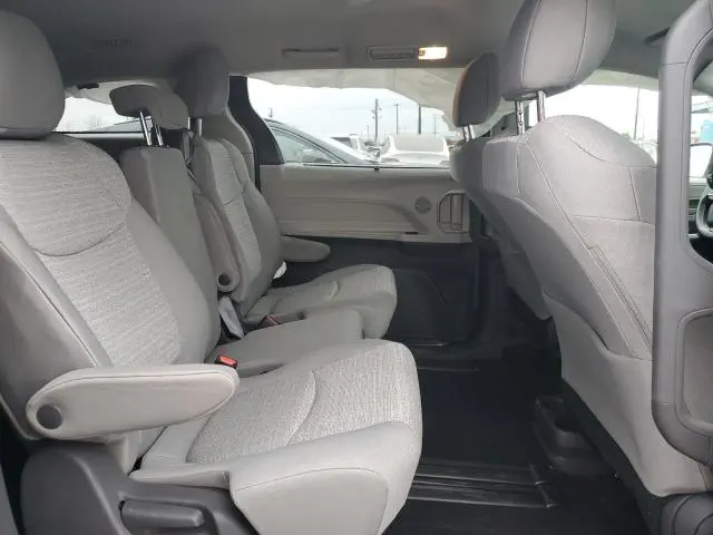 2021 TOYOTA SIENNA LE