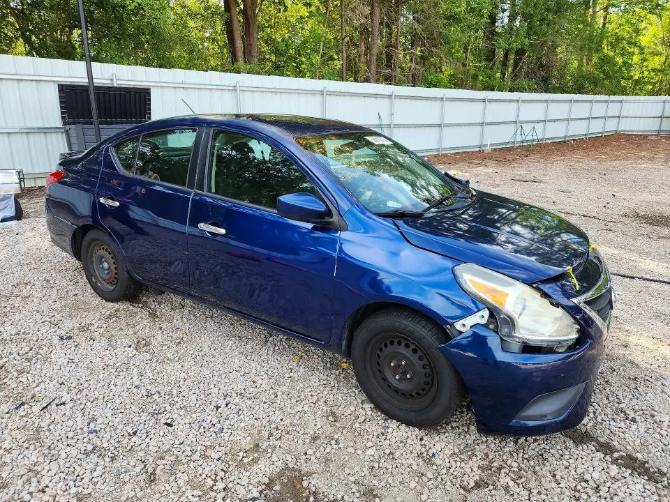 2019 NISSAN VERSA SV  