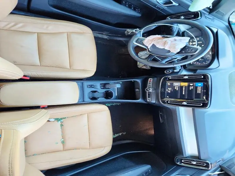 2020 VOLVO XC40 T5 MOMENTUM  