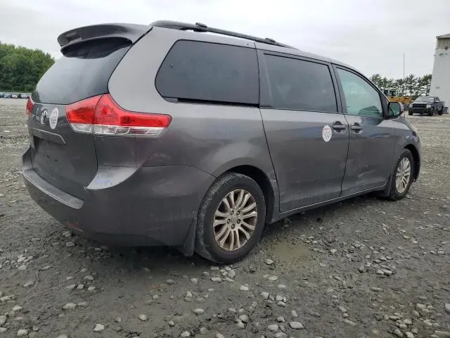 2012 TOYOTA SIENNA XLE  