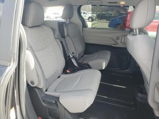 2024 TOYOTA SIENNA LE