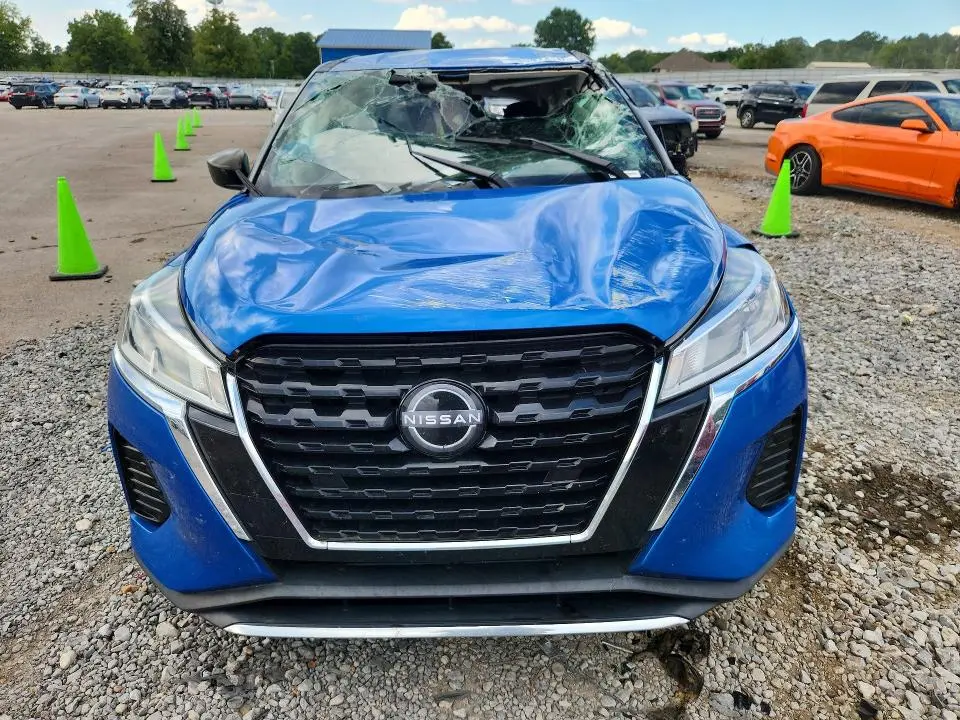 2022 NISSAN KICKS S  