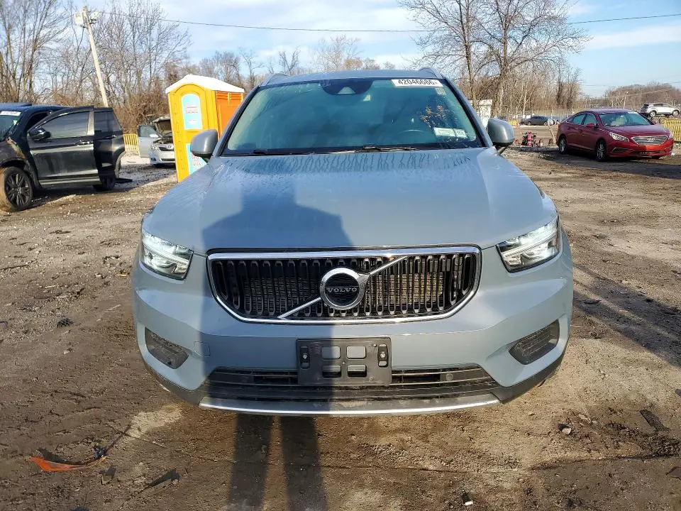 2020 VOLVO XC40 T5 MOMENTUM  