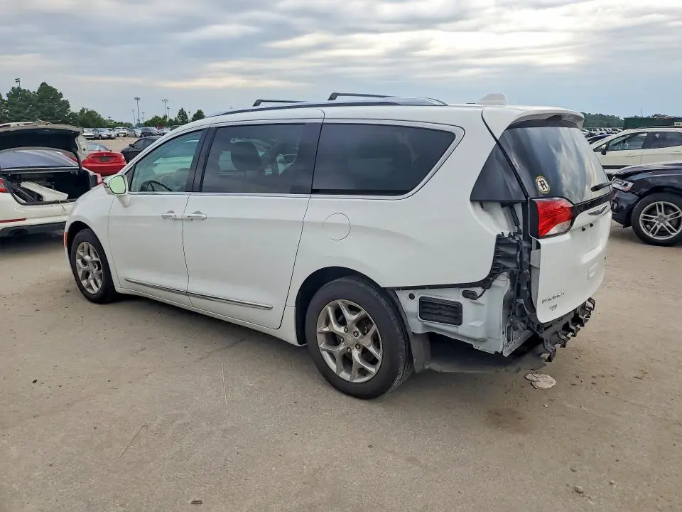 2017 CHRYSLER PACIFICA LIMITED  