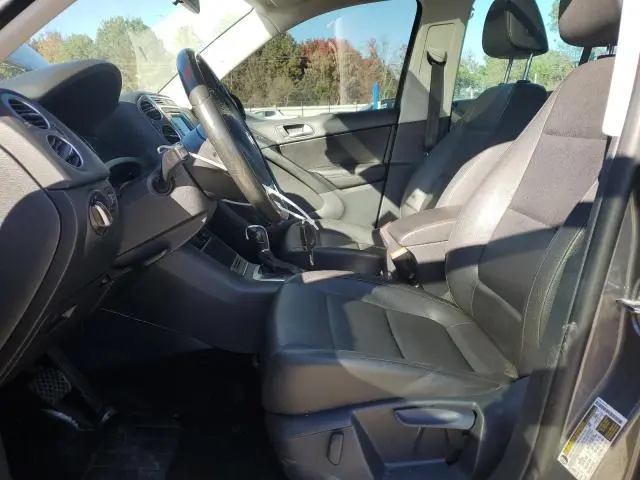 2013 VOLKSWAGEN TIGUAN S  