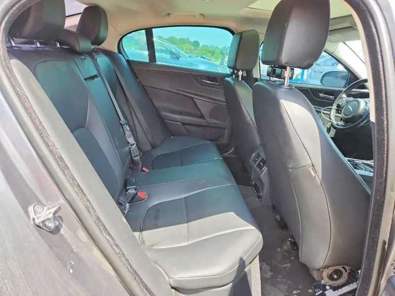 2019 JAGUAR XE PREMIUM  
