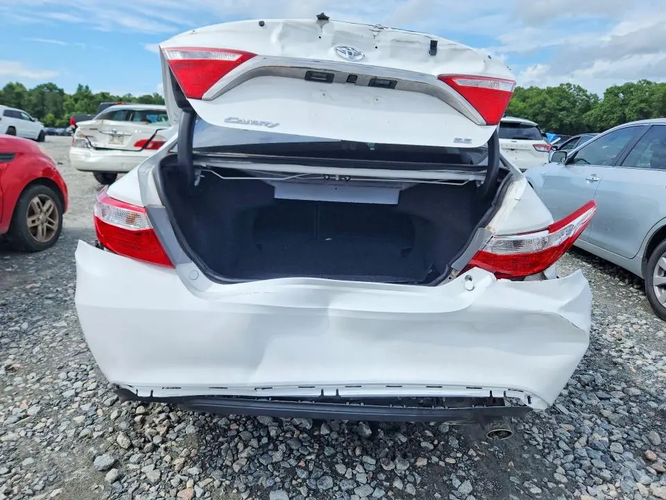 2017 TOYOTA CAMRY SE  
