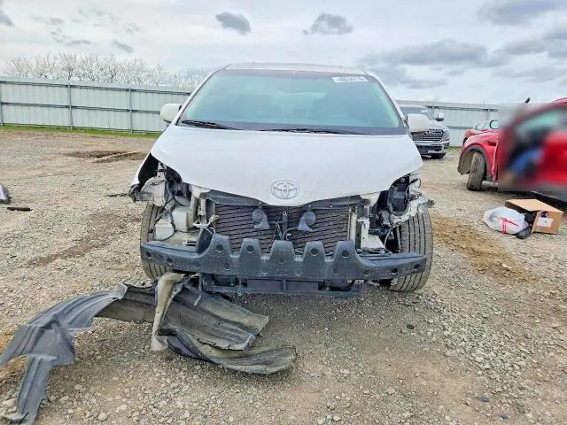2014 TOYOTA SIENNA LE 8-PASSENGER  