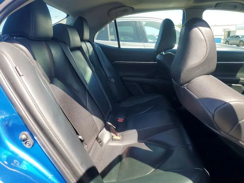 2020 TOYOTA CAMRY XLE  