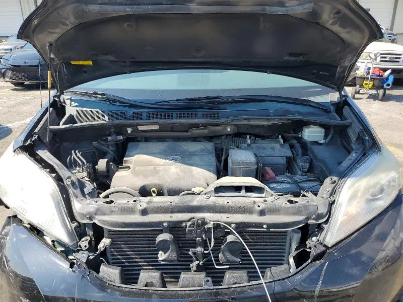 2014 TOYOTA SIENNA XLE 8-PASSENGER  