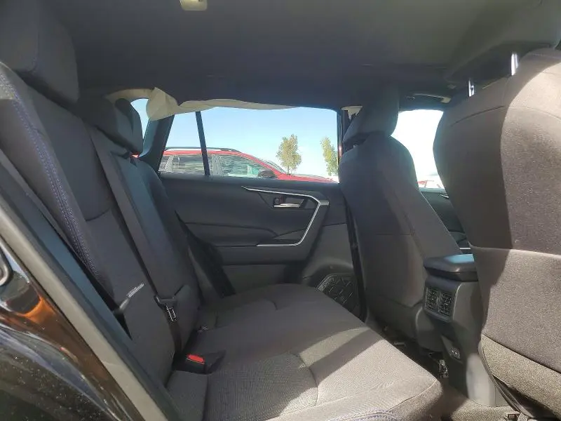 2025 TOYOTA RAV4 SE  