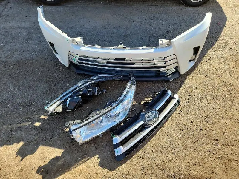 2017 TOYOTA HIGHLANDER SE  