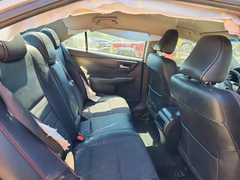 2016 TOYOTA CAMRY SE  