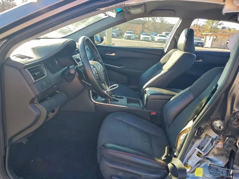 2016 TOYOTA CAMRY SE  