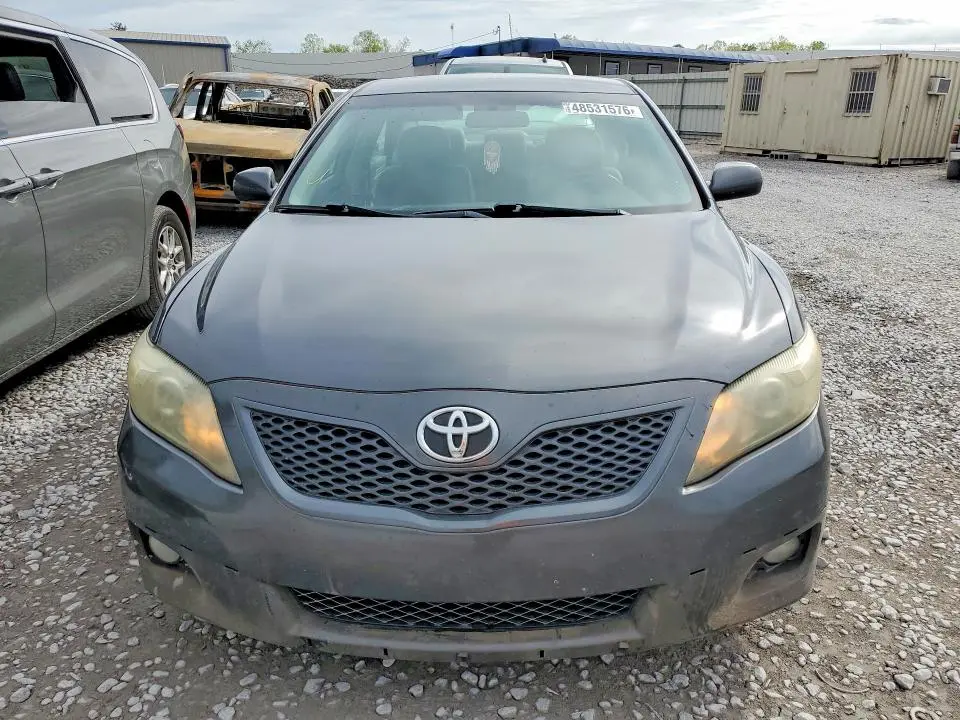 2011 TOYOTA CAMRY SE  