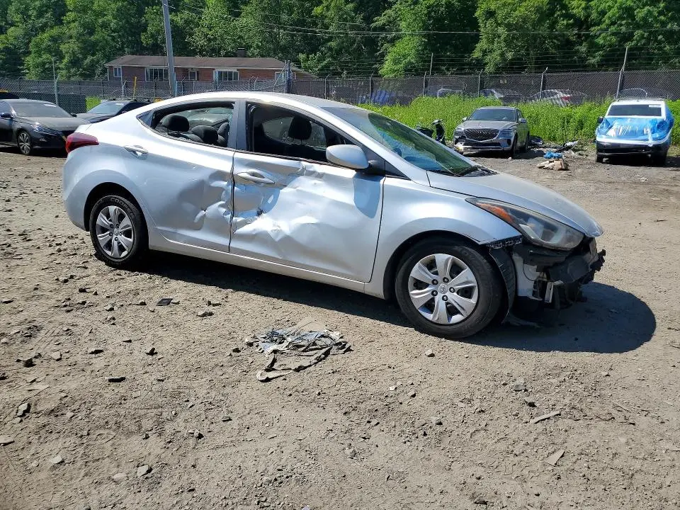 2016 HYUNDAI ELANTRA SE  
