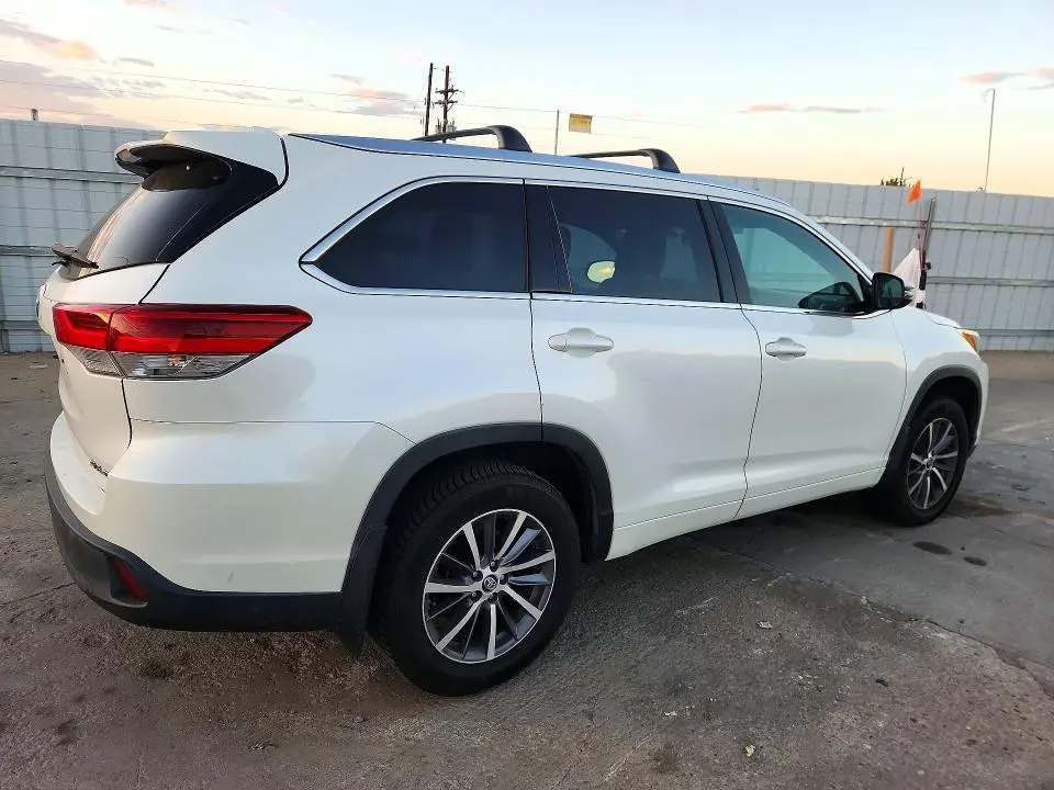 2018 TOYOTA HIGHLANDER XLE  