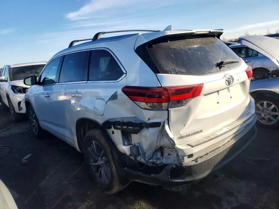 2018 TOYOTA HIGHLANDER SE  