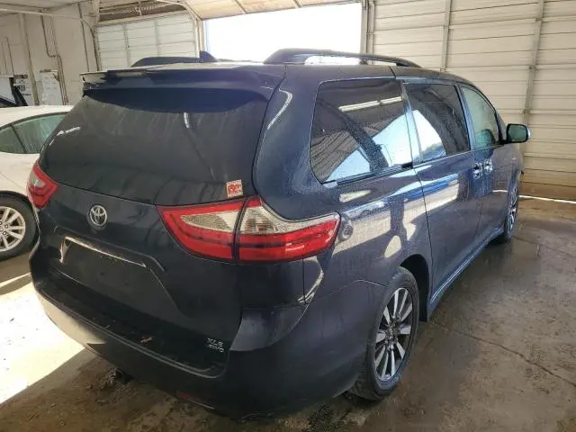 2018 TOYOTA SIENNA XLE  