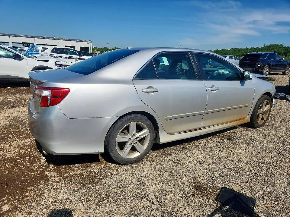 2013 TOYOTA CAMRY SE  