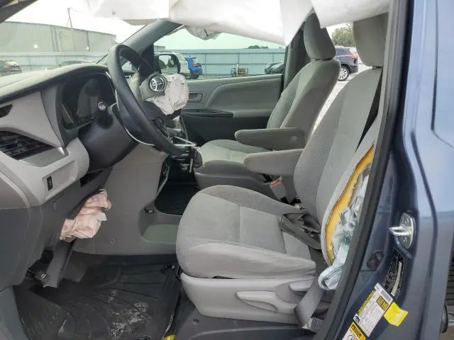2017 TOYOTA SIENNA   