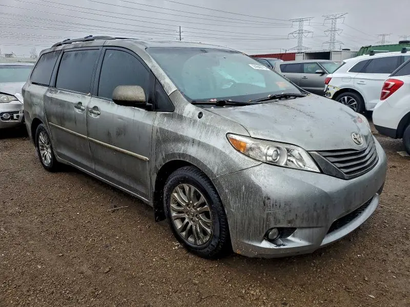 2014 TOYOTA SIENNA XLE  