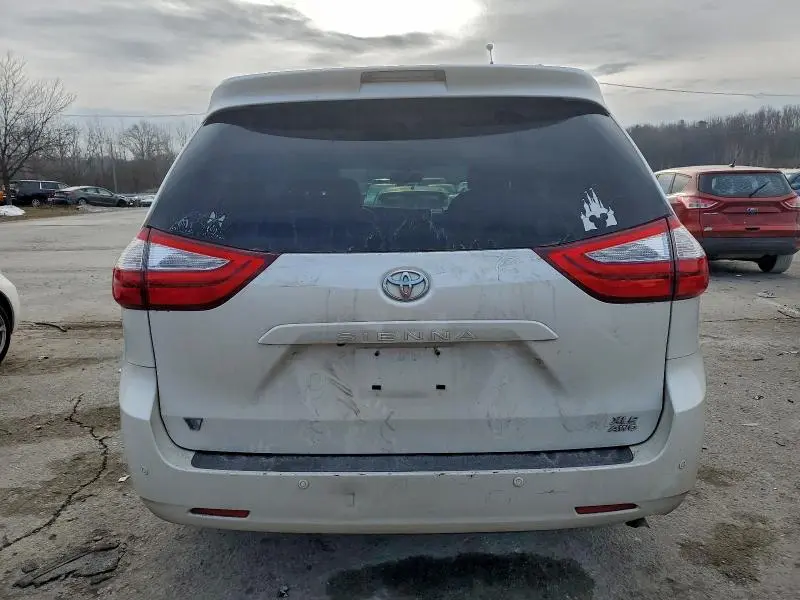 2016 TOYOTA SIENNA XLE  