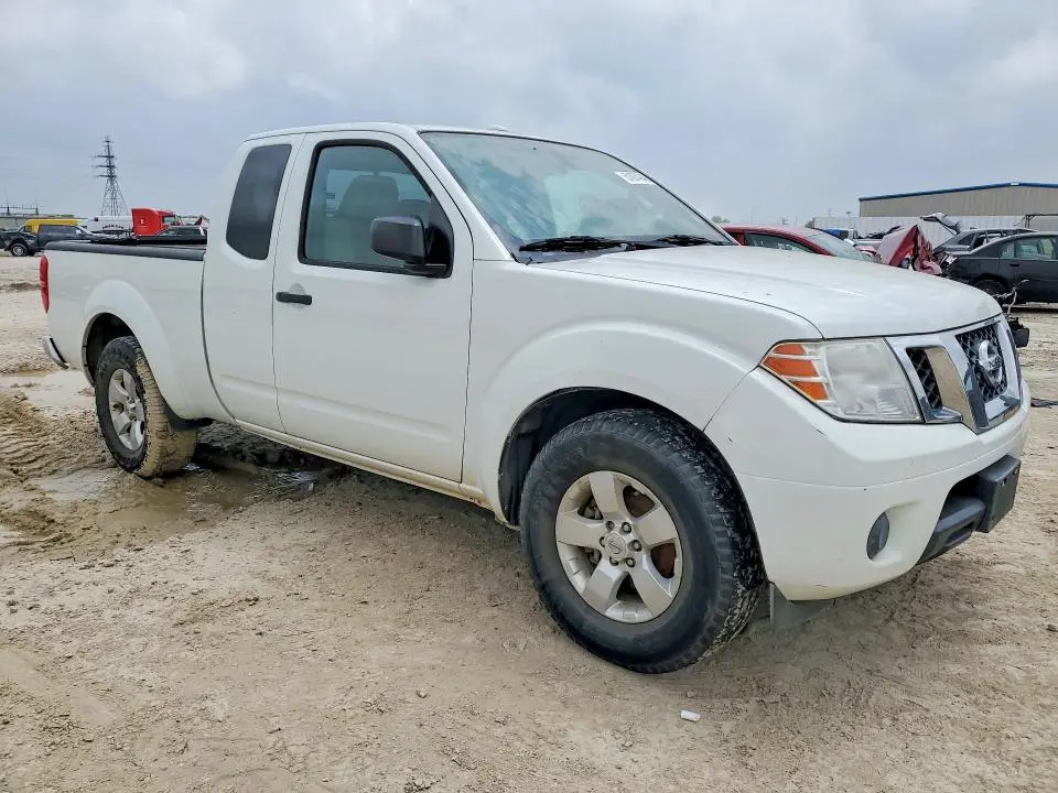 2013 NISSAN FRONTIER SV V6  