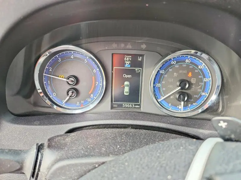 2018 TOYOTA COROLLA SE  