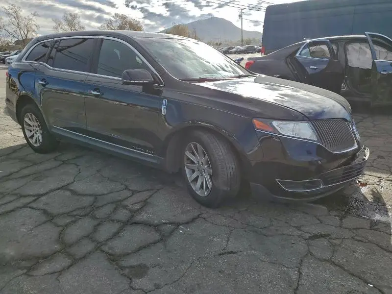 2016 LINCOLN MKT   