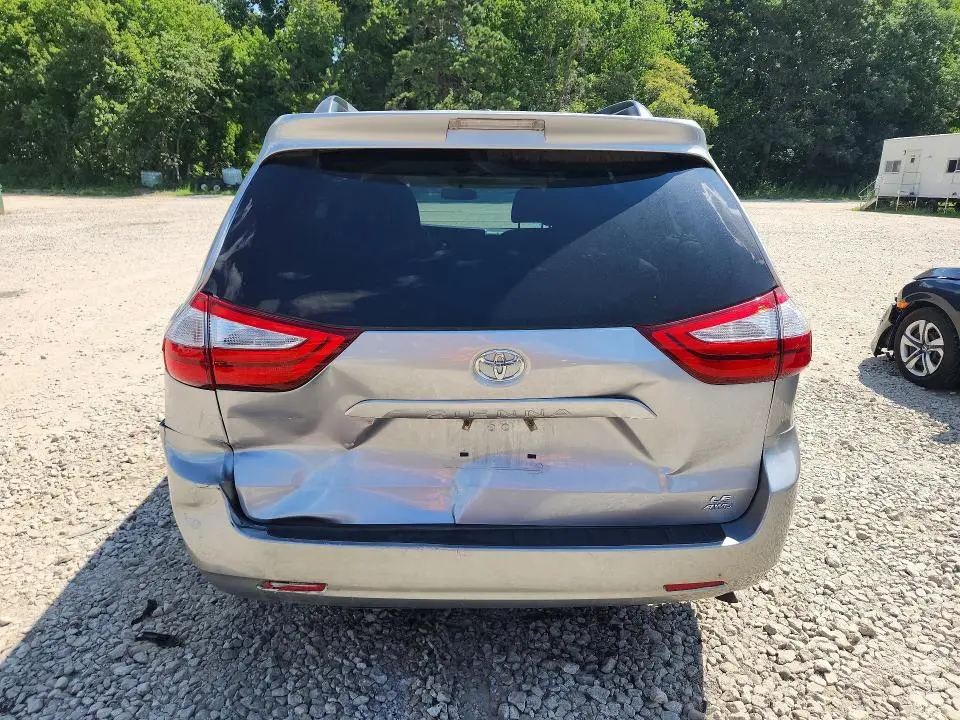 2017 TOYOTA SIENNA LE  